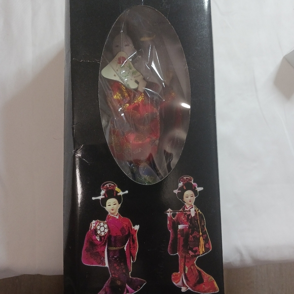 Asian Doll In Box - Picture 8 of 8